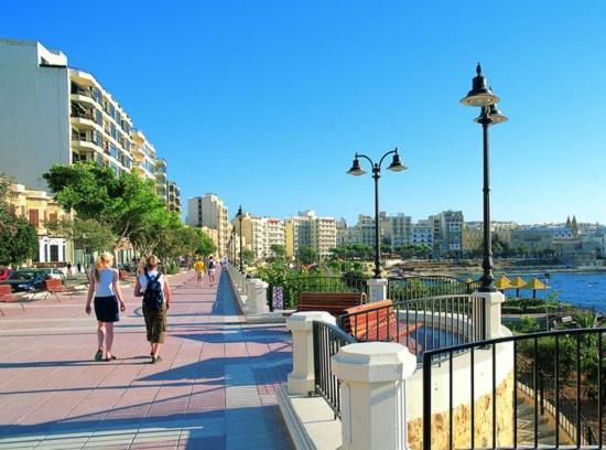 Modern 3 Bedroom Apartment In Central Sliema Exterior photo